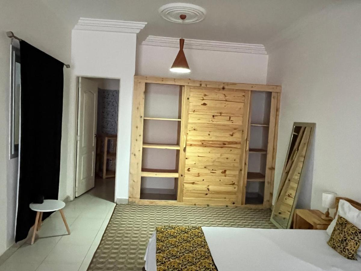 Les 5 Lanternes By Clara Bed & Breakfast Dakar Bagian luar foto