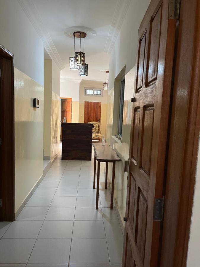 Les 5 Lanternes By Clara Bed & Breakfast Dakar Bagian luar foto