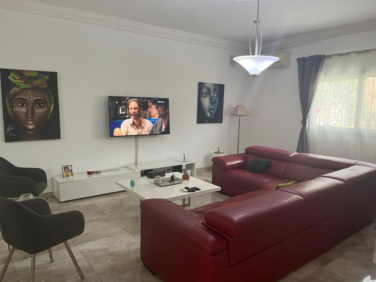 Les 5 Lanternes By Clara Bed & Breakfast Dakar Bagian luar foto