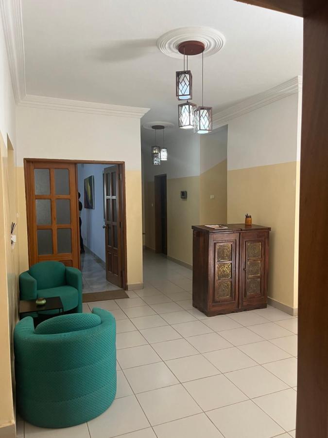 Les 5 Lanternes By Clara Bed & Breakfast Dakar Bagian luar foto