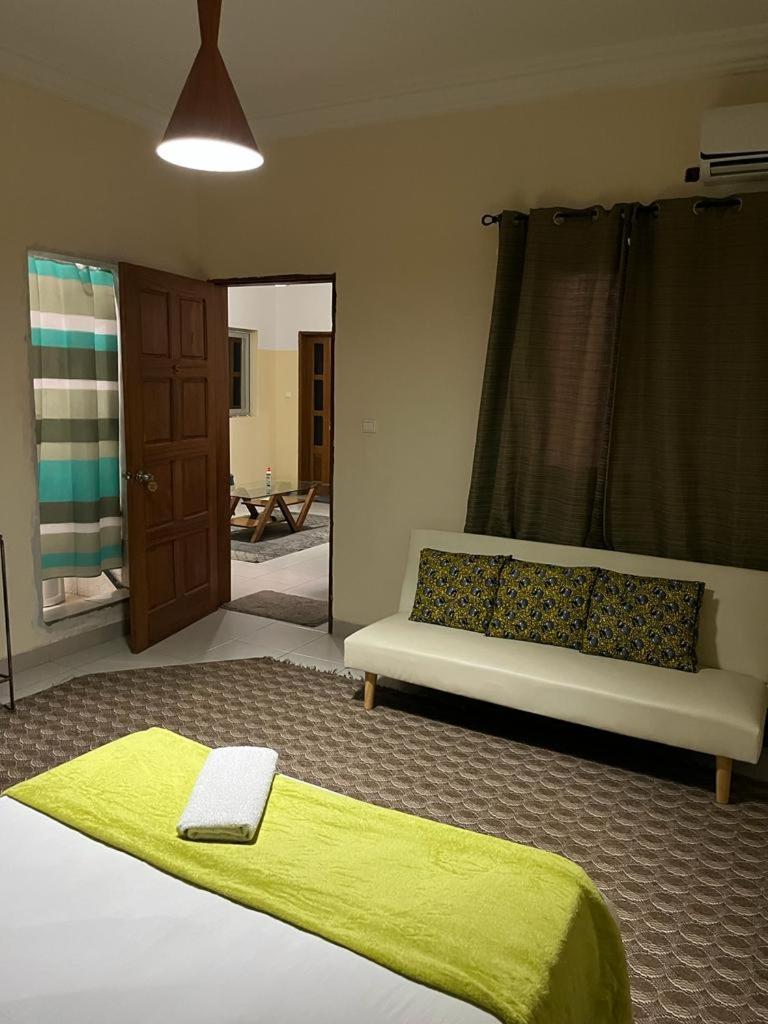 Les 5 Lanternes By Clara Bed & Breakfast Dakar Bagian luar foto