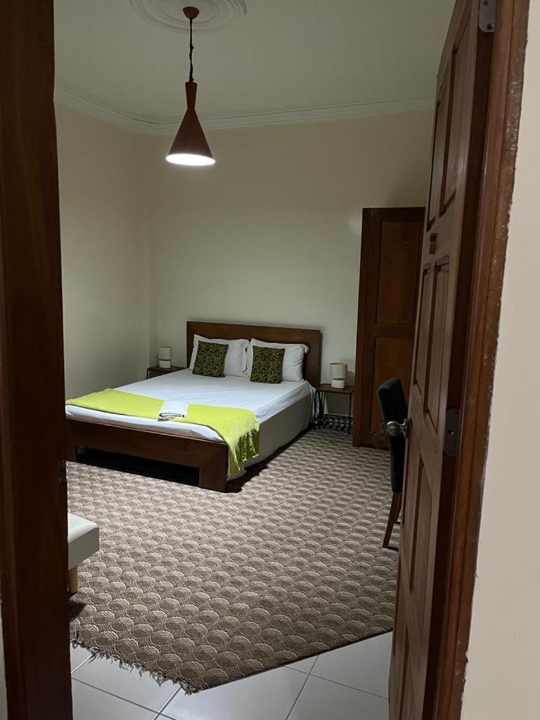 Les 5 Lanternes By Clara Bed & Breakfast Dakar Bagian luar foto
