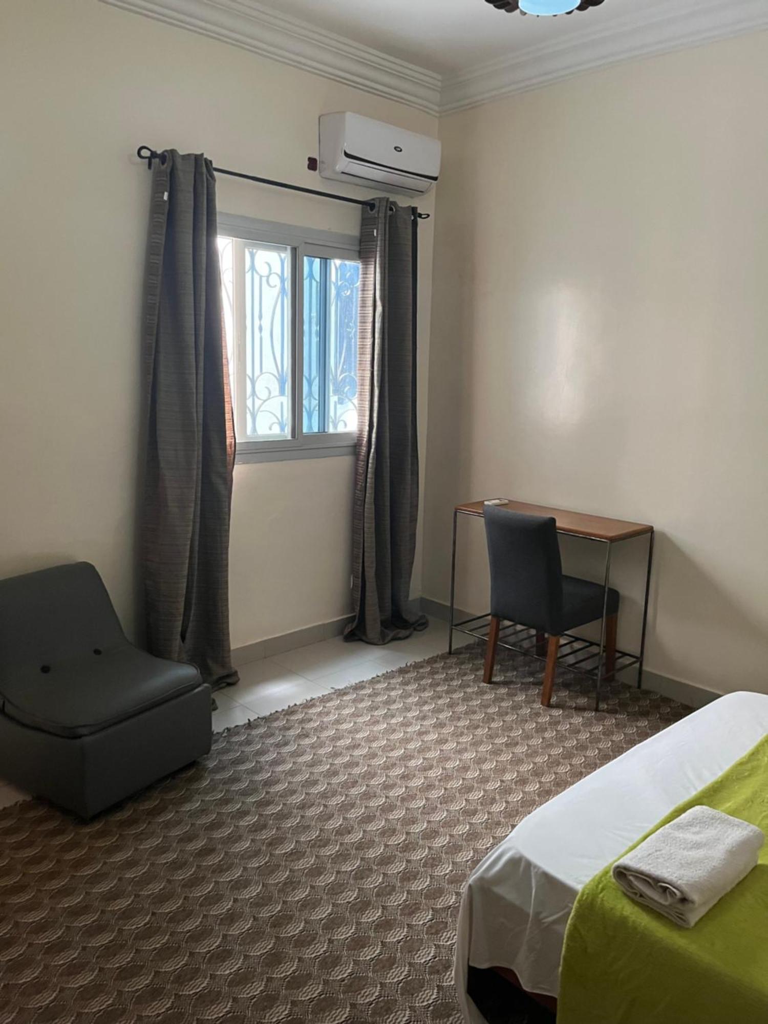 Les 5 Lanternes By Clara Bed & Breakfast Dakar Bagian luar foto