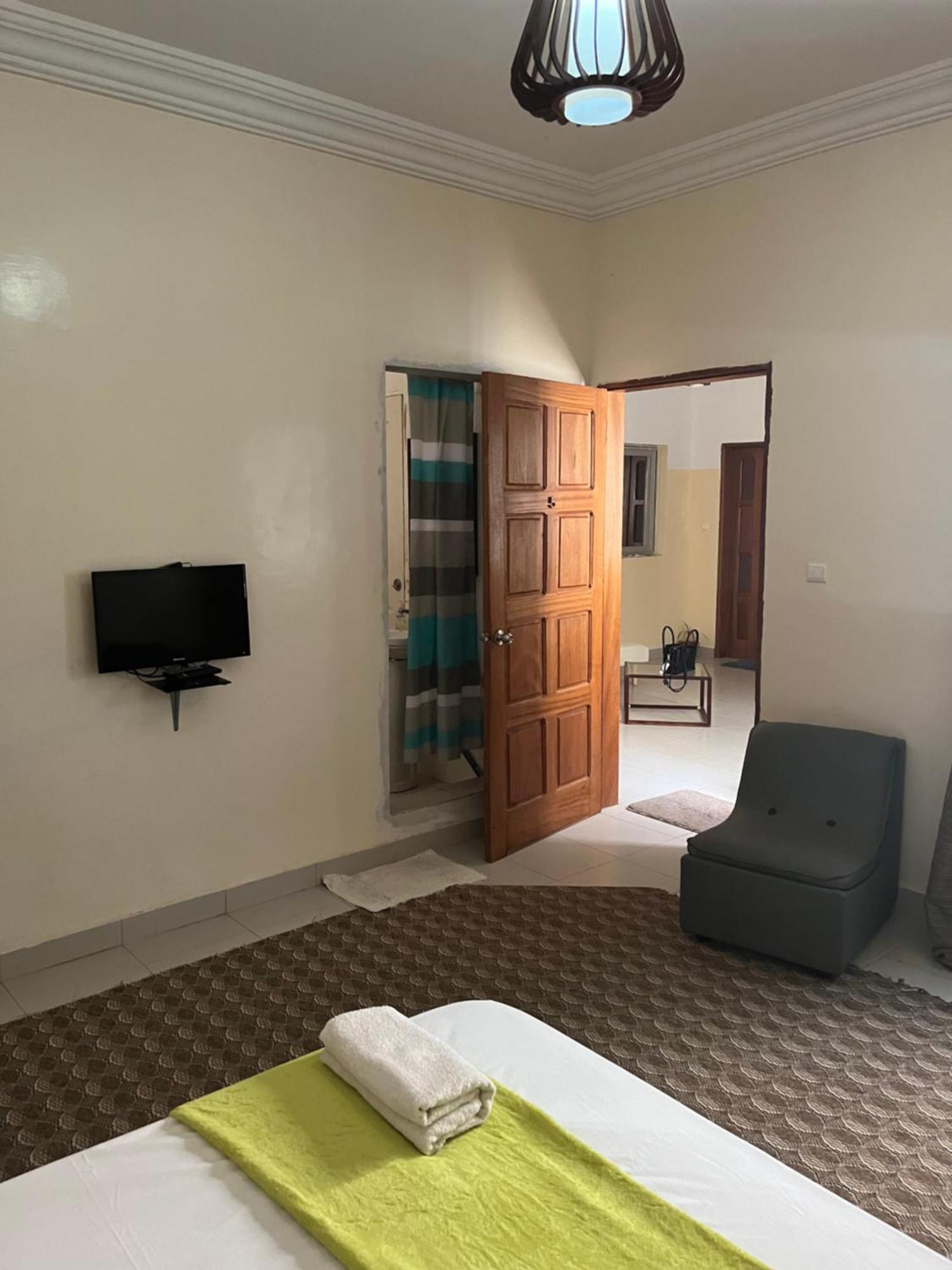 Les 5 Lanternes By Clara Bed & Breakfast Dakar Bagian luar foto